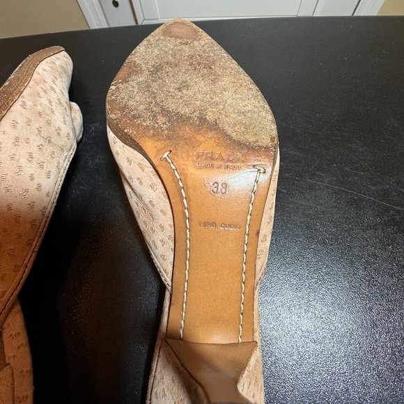 Prada eur 38 light brown suede pattenered mules  with rosette and pointy toe - Picture 8 of 11